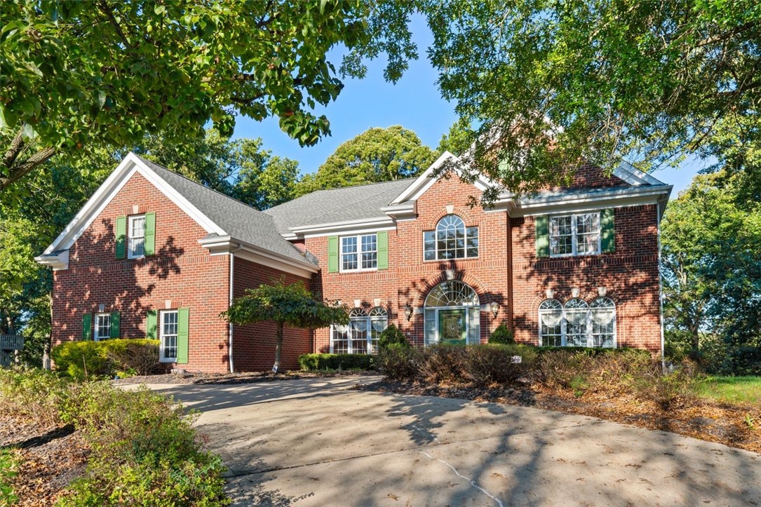 115 Lyndhurst Cir