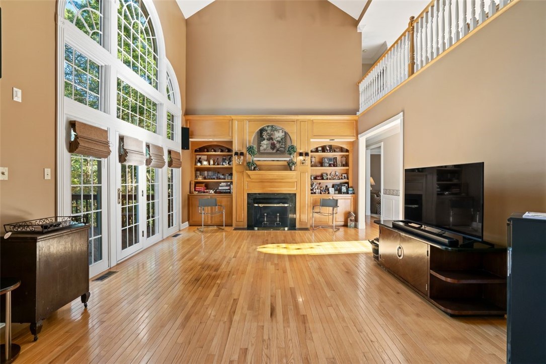 115 Lyndhurst Cir