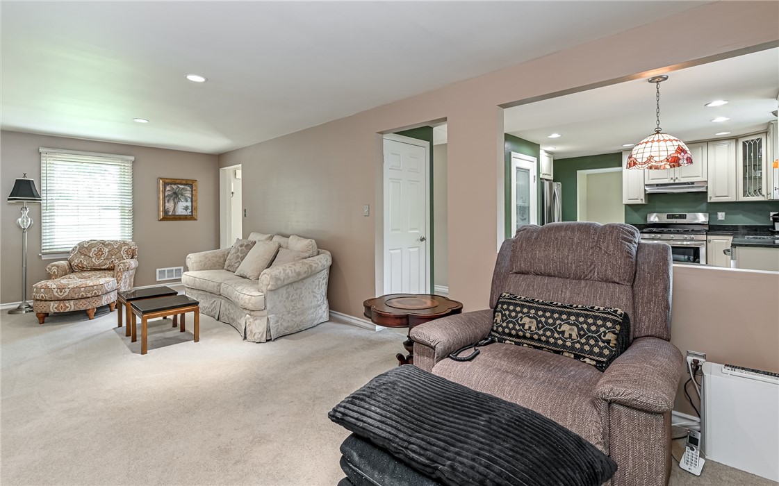 2276 Rochester Rd