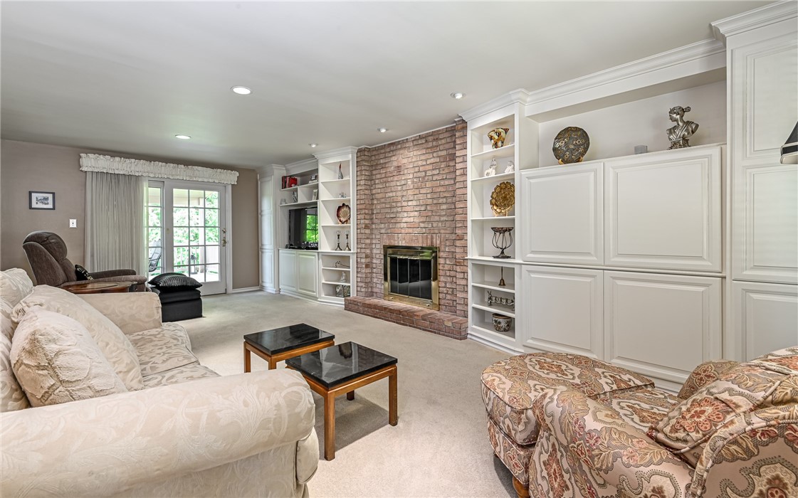 2276 Rochester Rd
