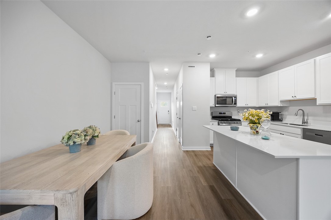 106 Delmonica