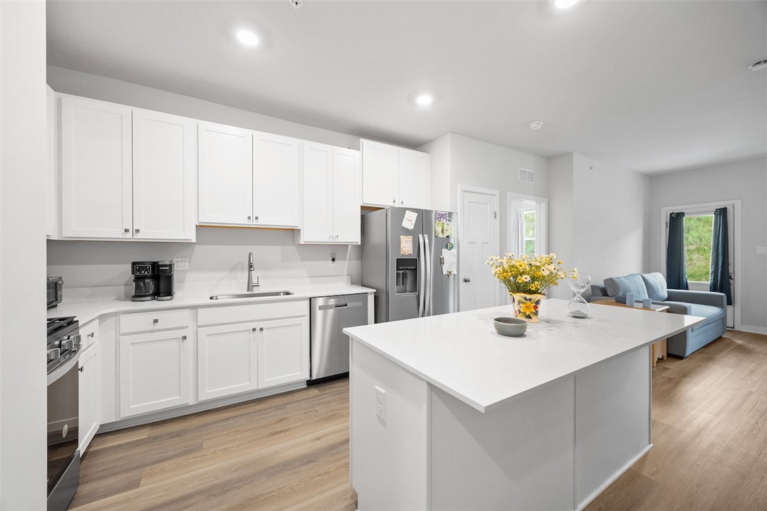 106 Delmonica