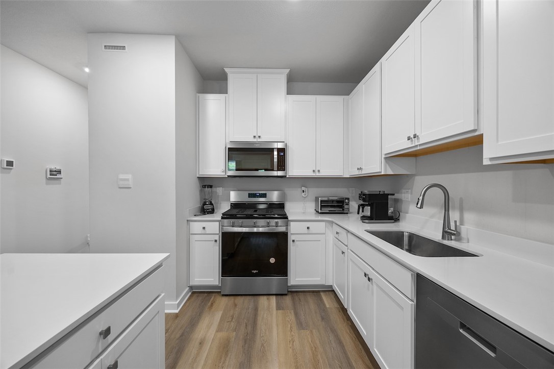 106 Delmonica