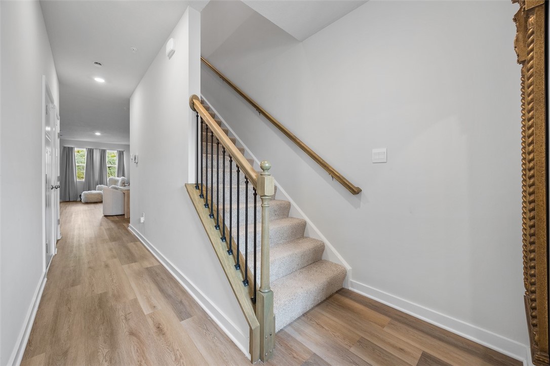106 Delmonica