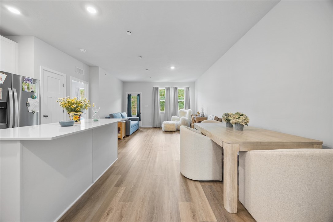 106 Delmonica