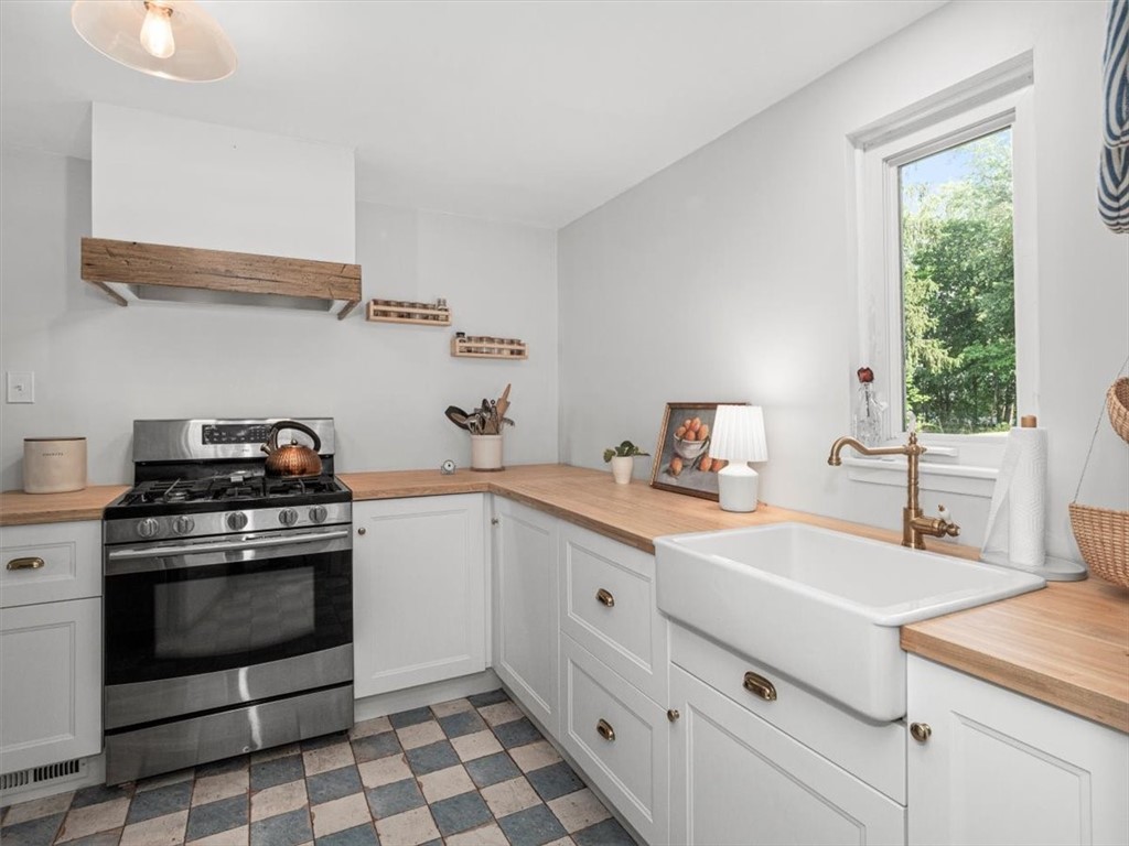 141 Manor Rd