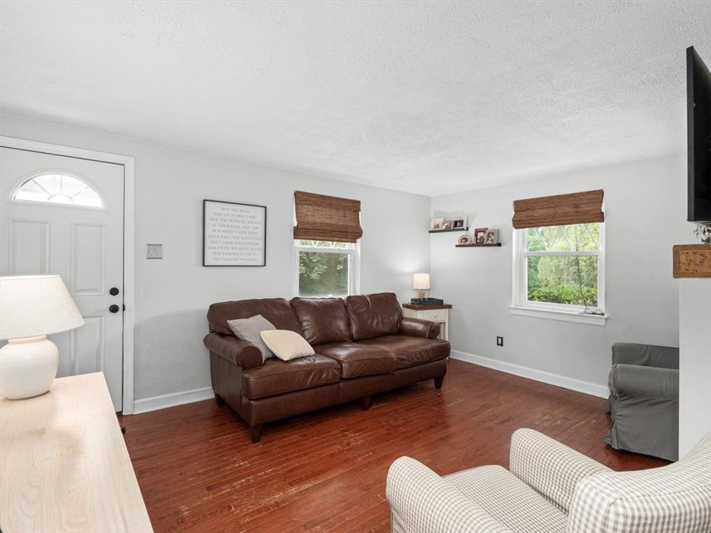 141 Manor Rd