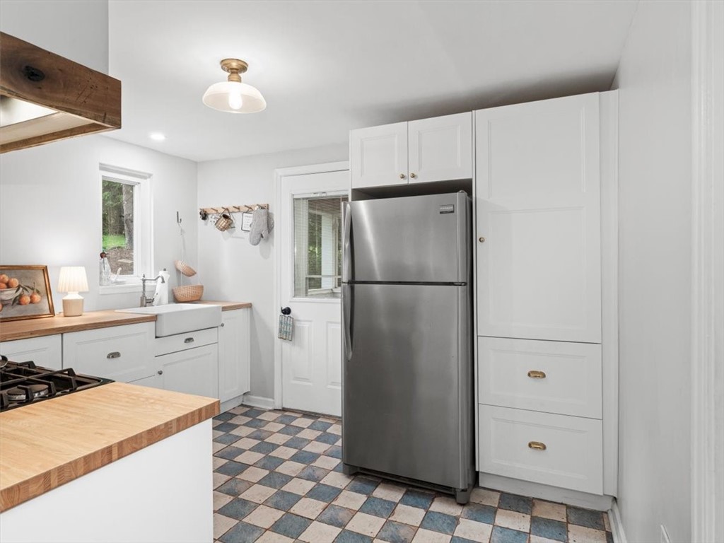 141 Manor Rd