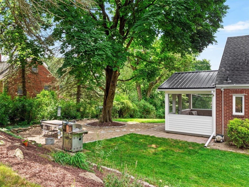 141 Manor Rd