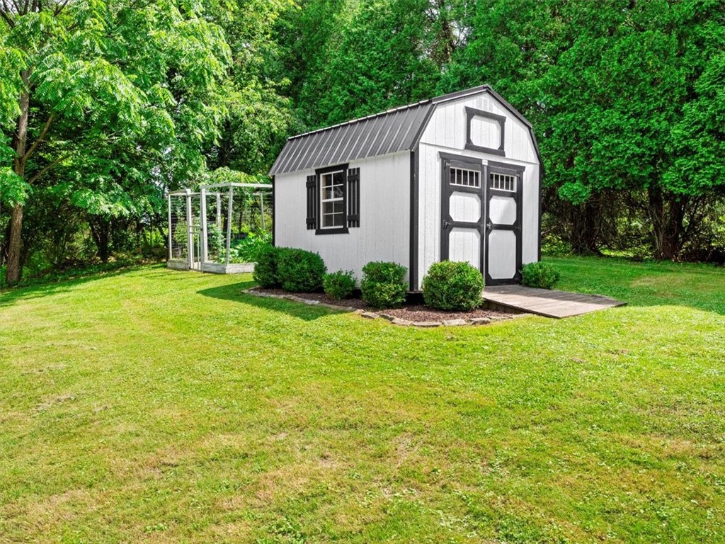 141 Manor Rd