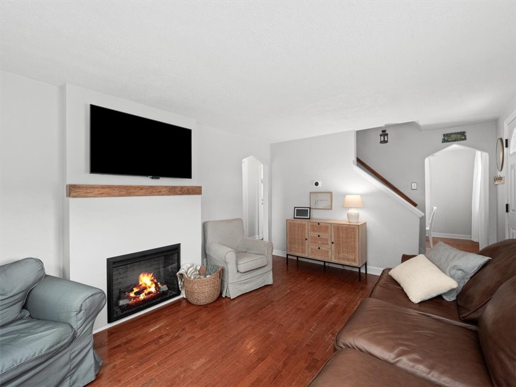 141 Manor Rd