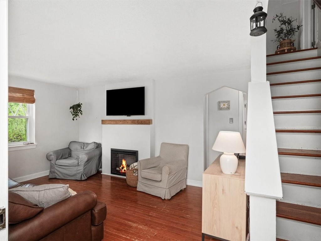 141 Manor Rd