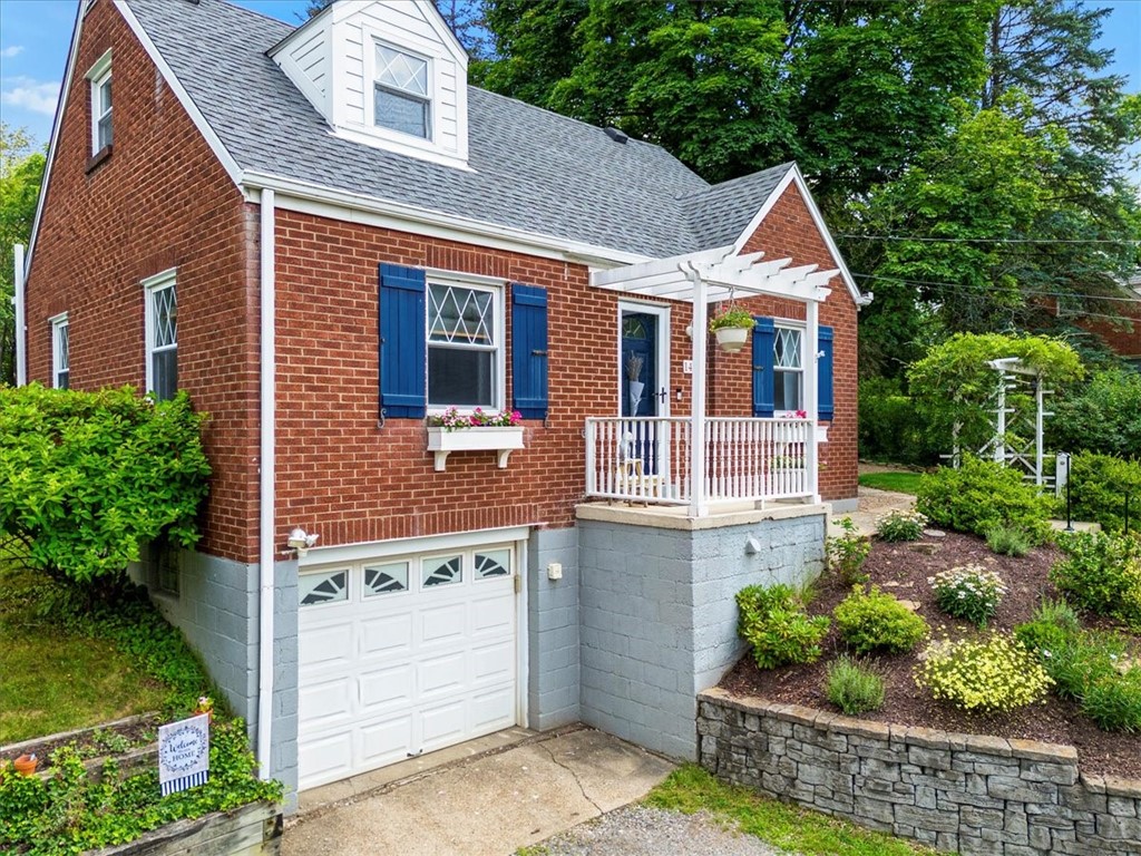141 Manor Rd