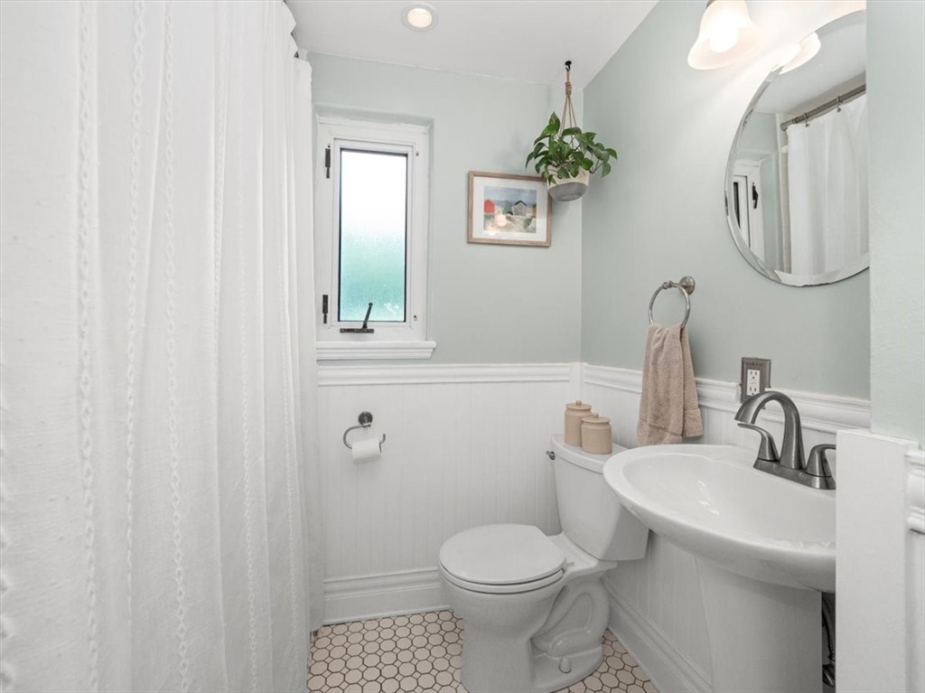 141 Manor Rd