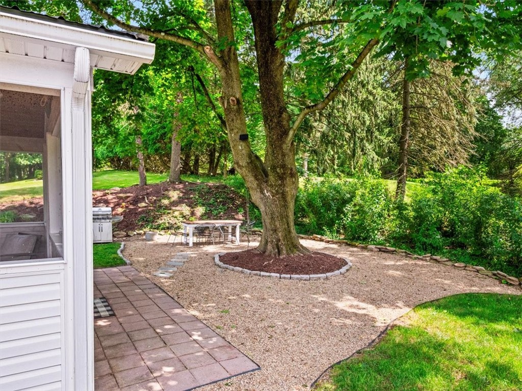 141 Manor Rd