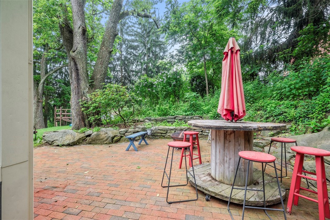 111 Hillcrest Dr