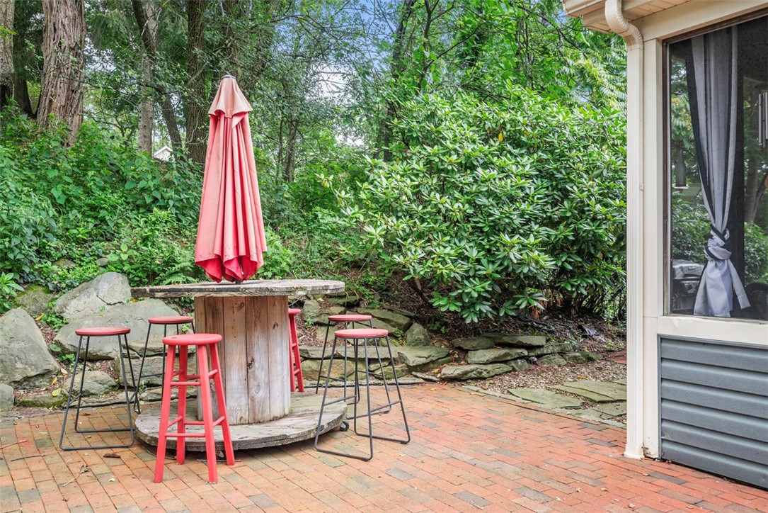 111 Hillcrest Dr