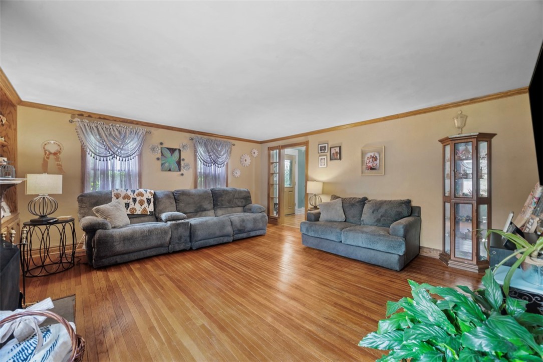 111 Hillcrest Dr