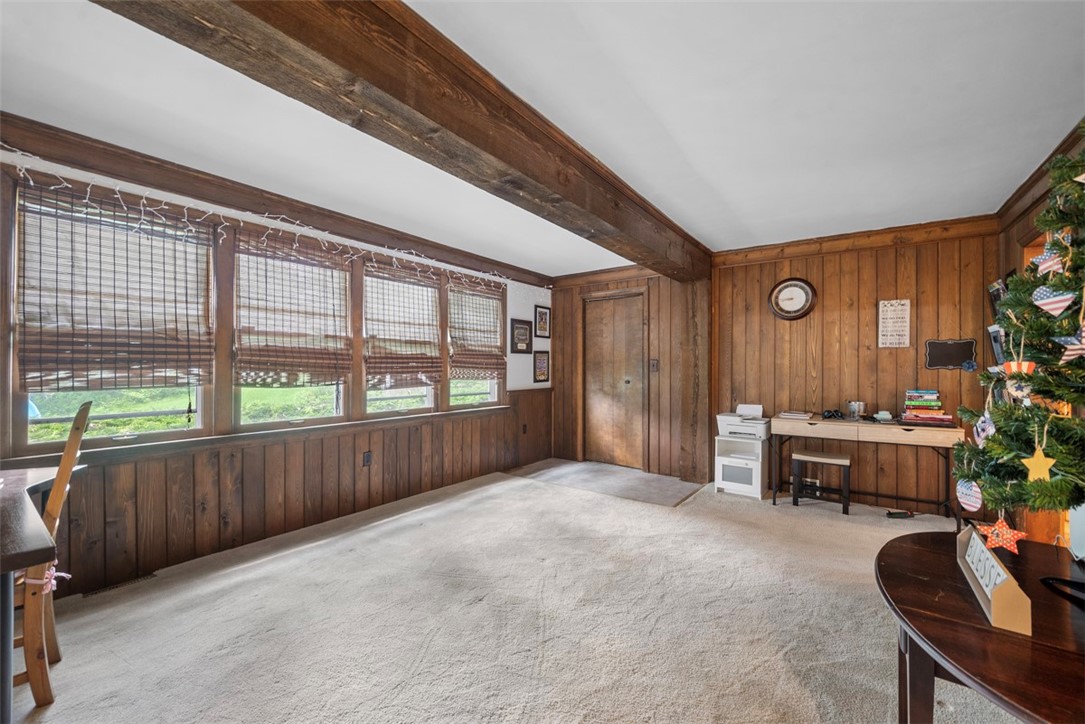 111 Hillcrest Dr