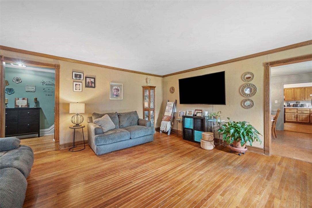 111 Hillcrest Dr