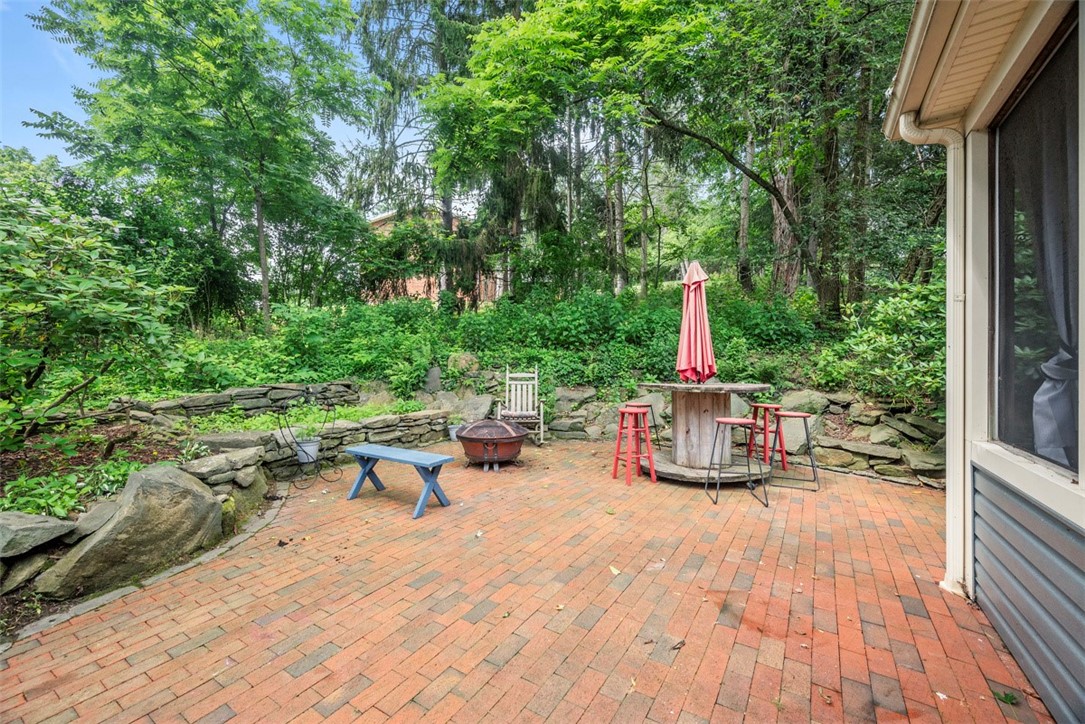 111 Hillcrest Dr
