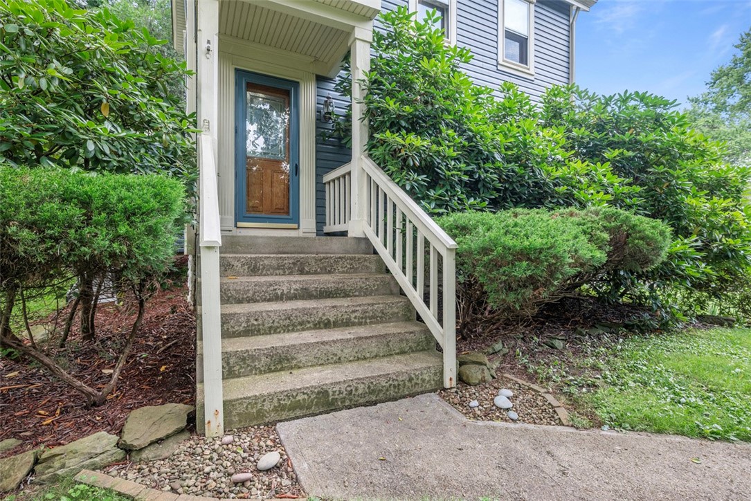111 Hillcrest Dr