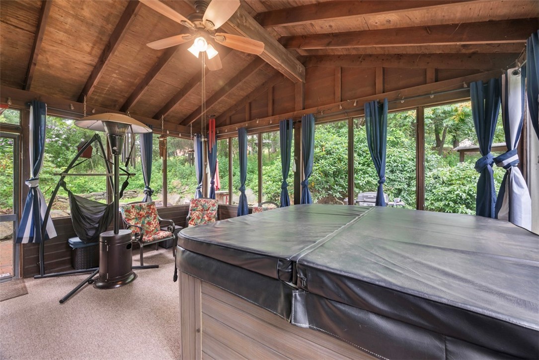 111 Hillcrest Dr