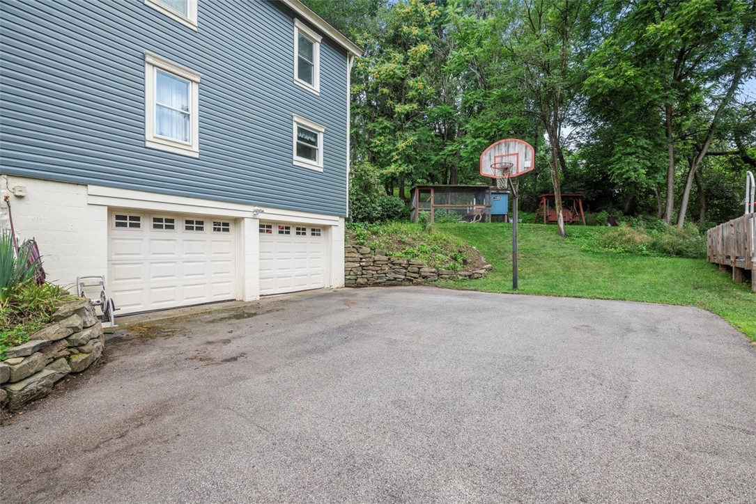 111 Hillcrest Dr