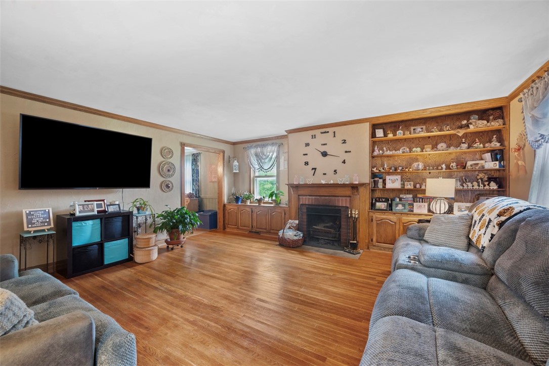 111 Hillcrest Dr