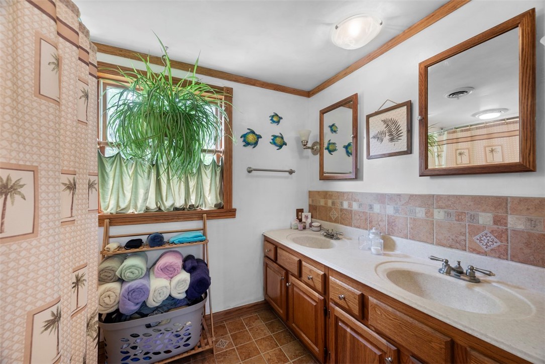 111 Hillcrest Dr