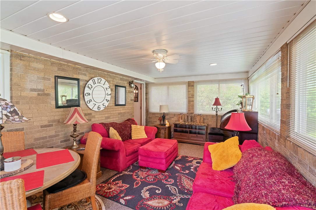 402 Sandy Hill Rd