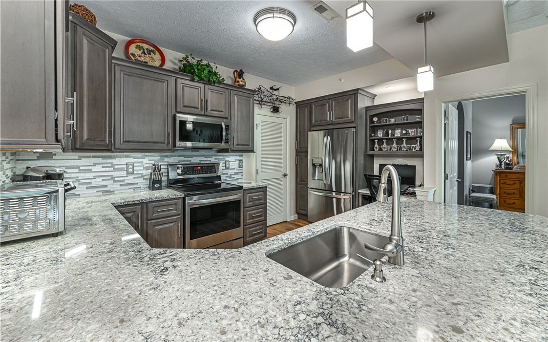208 Adams Pointe Blvd 6