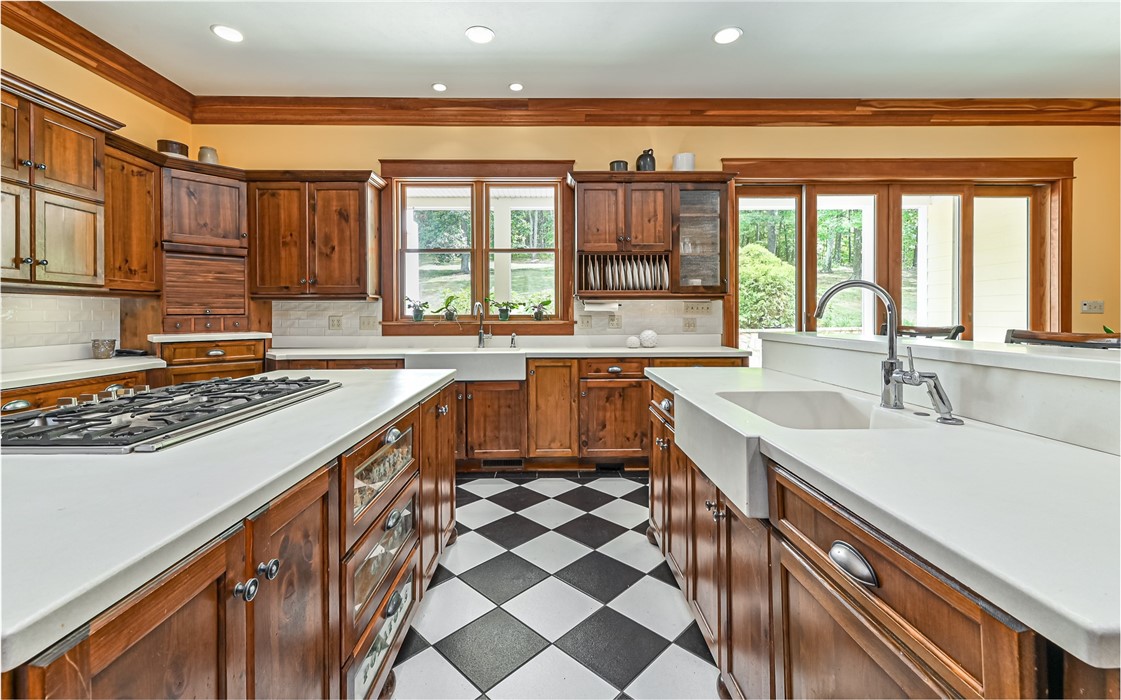 161 Pine Hill Way