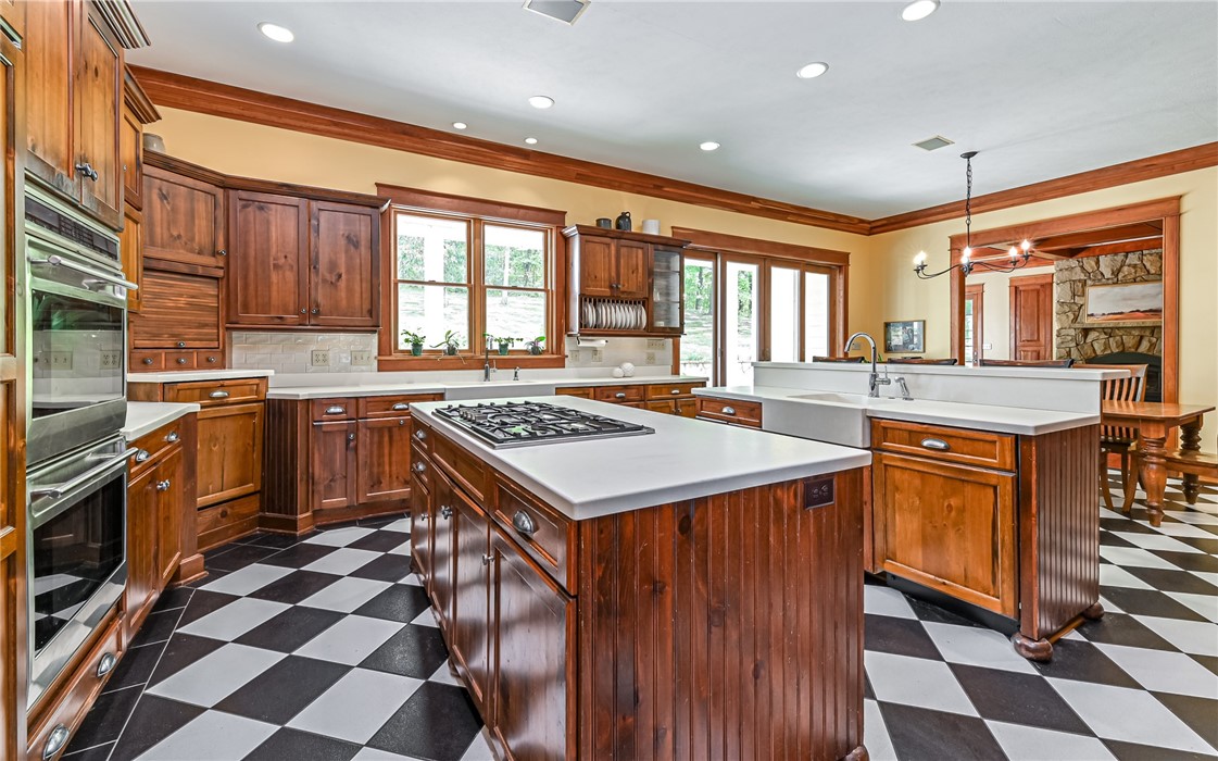 161 Pine Hill Way