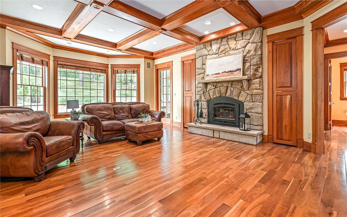 161 Pine Hill Way