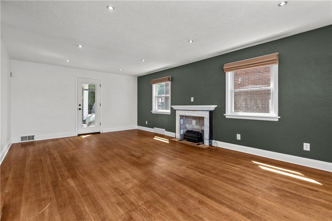 2153 Walton Ave
