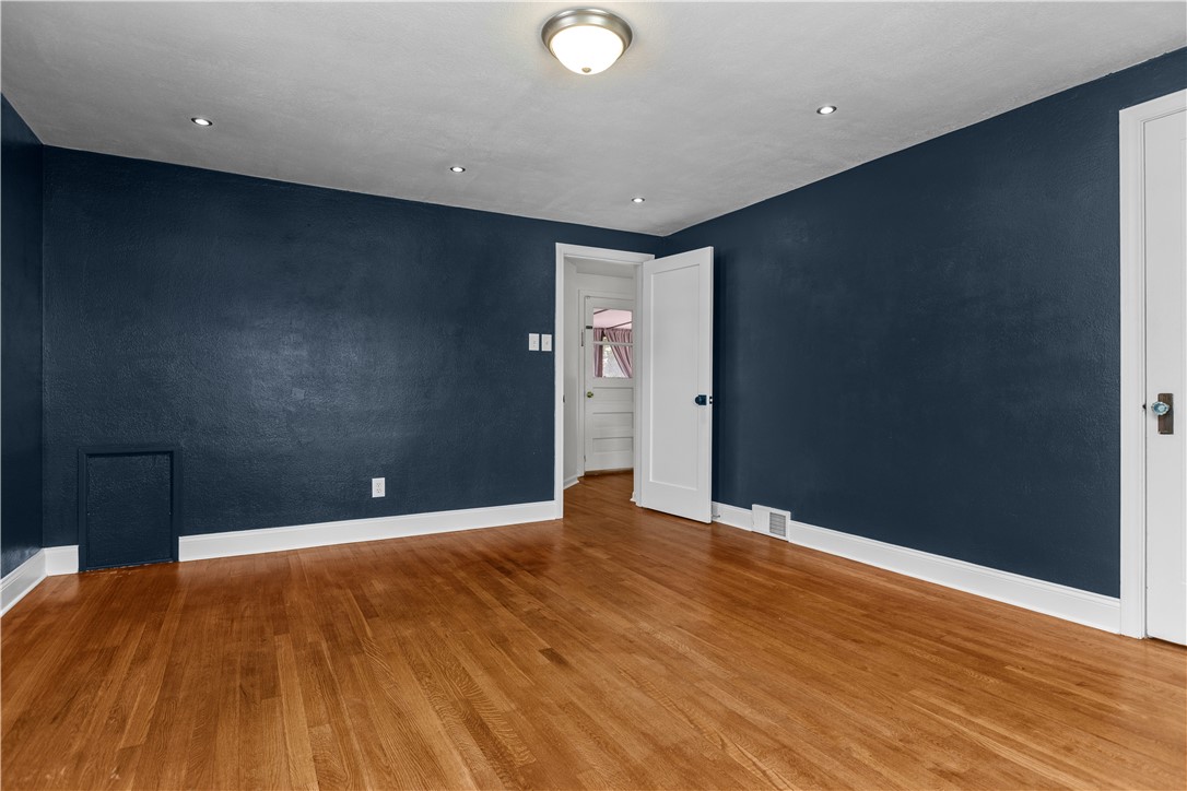2153 Walton Ave
