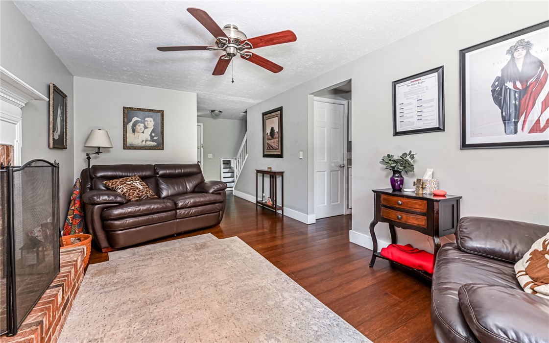 1523 Mountainview Dr
