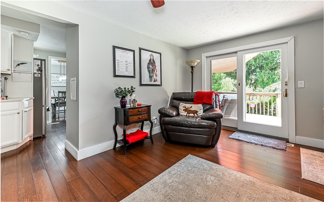 1523 Mountainview Dr
