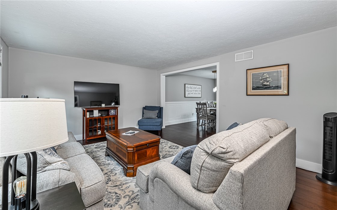 1523 Mountainview Dr