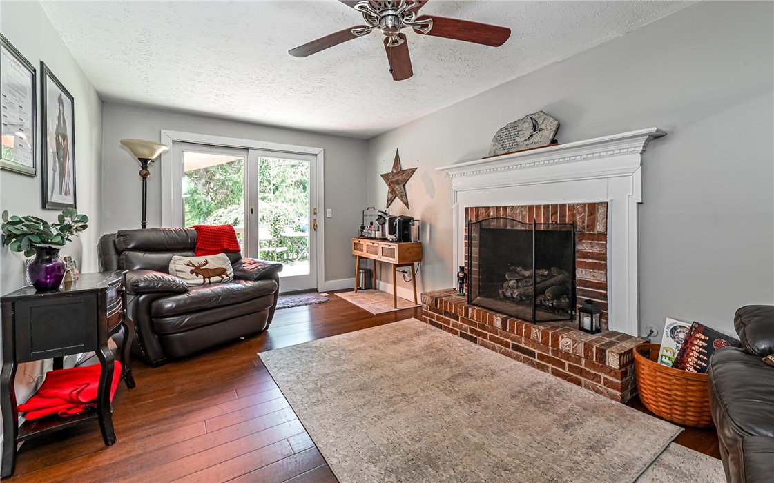 1523 Mountainview Dr