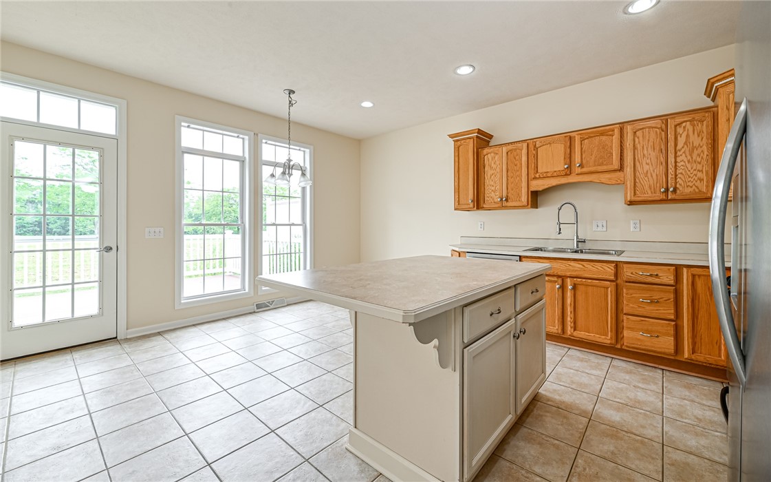 100 Heron Ln