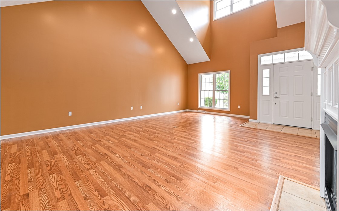 100 Heron Ln