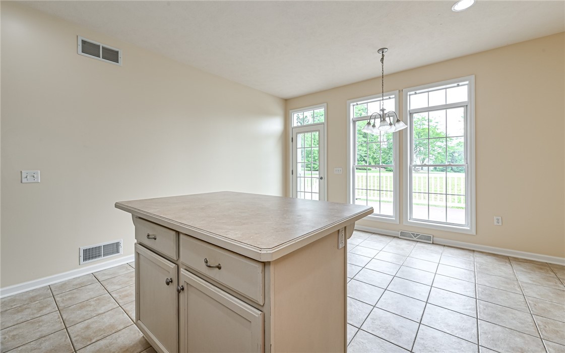 100 Heron Ln