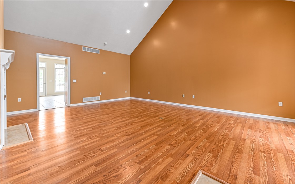 100 Heron Ln
