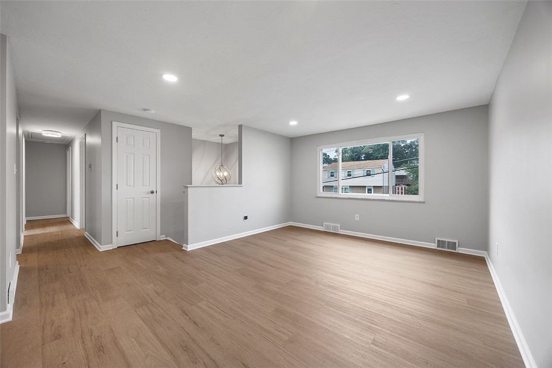 1607 Leona Ave