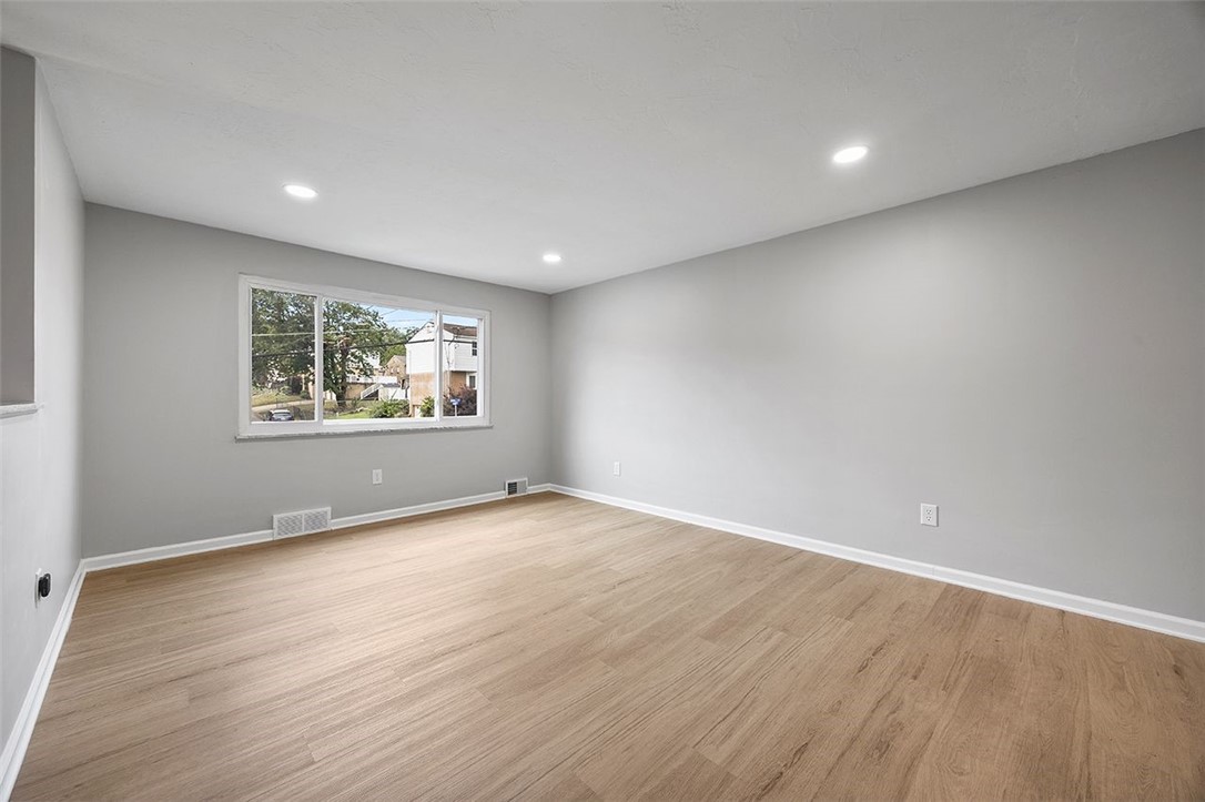 1607 Leona Ave