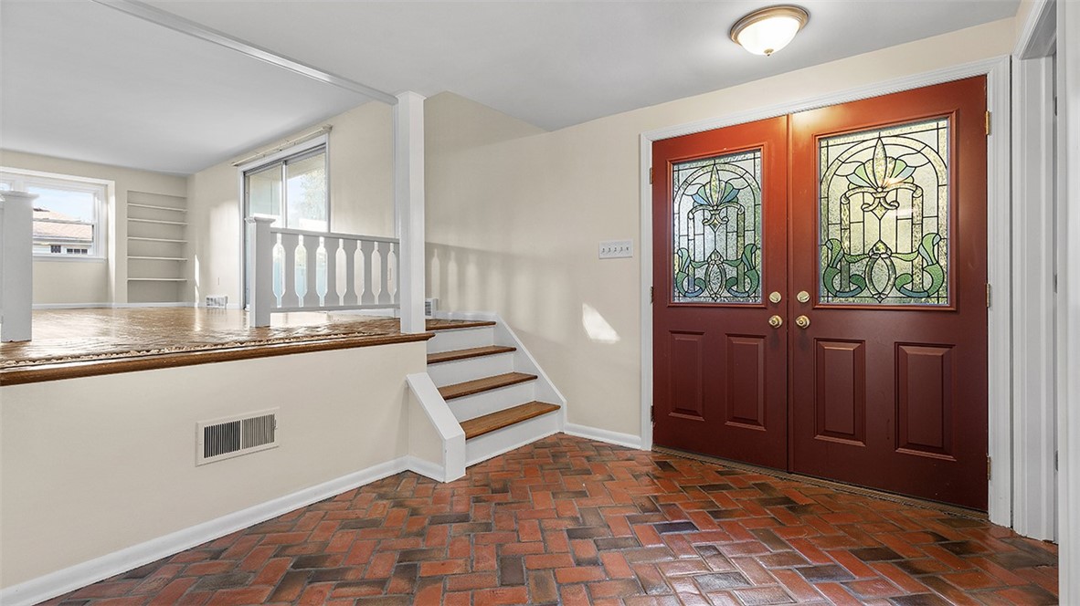 123 Oxbridge Dr