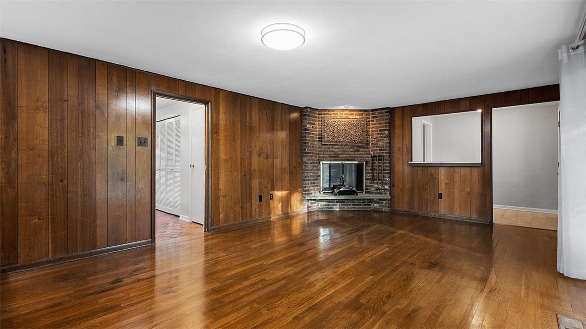 123 Oxbridge Dr
