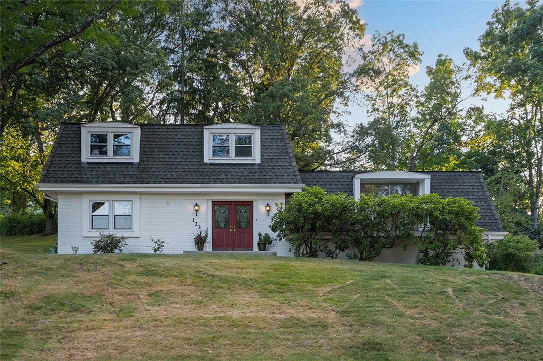 123 Oxbridge Dr